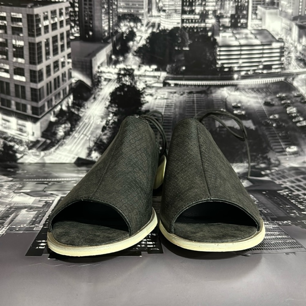 Journee Collection Peep Toe Flats - Picture 2 of 9